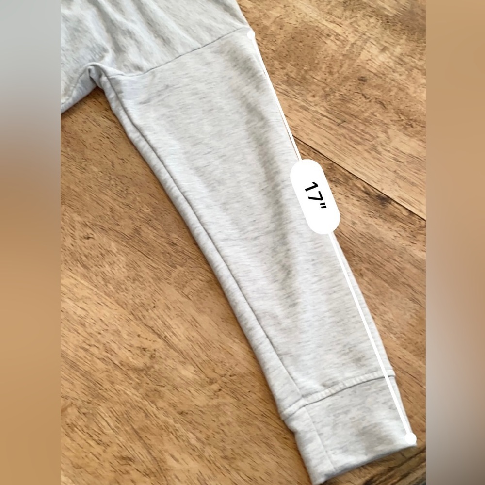 Rae Dunn Women’s Size Small Gray BEACH. Graphic‎ Hoodie Pullover - Picture 11 of 12